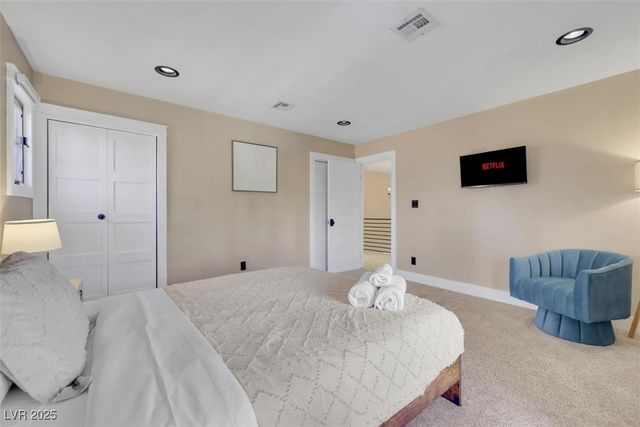 7470 Eldora AV, Las Vegas, NV 89117