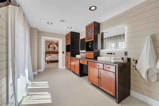 7470 Eldora AV, Las Vegas, NV 89117