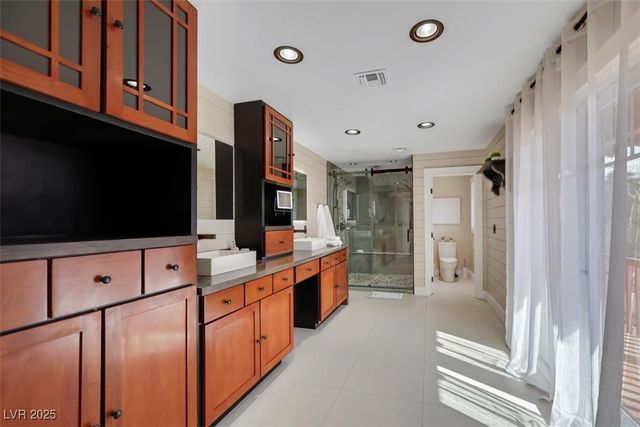 7470 Eldora AV, Las Vegas, NV 89117