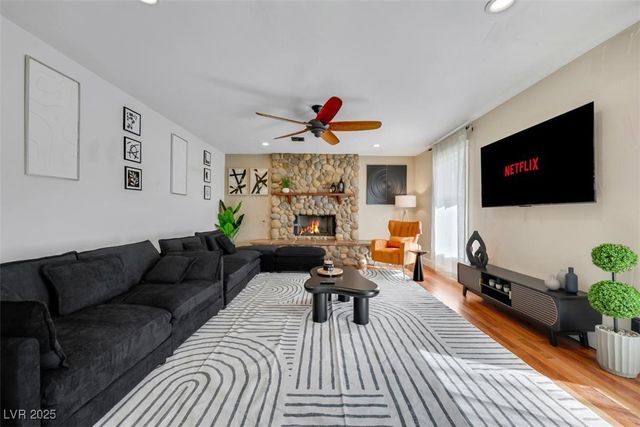 7470 Eldora AV, Las Vegas, NV 89117