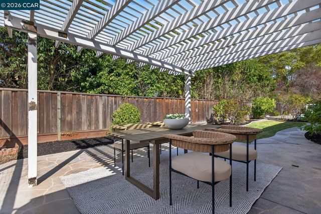 37 Alden Ct, Walnut Creek, CA 94598