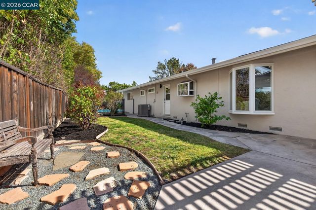 37 Alden Ct, Walnut Creek, CA 94598