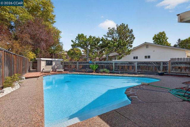37 Alden Ct, Walnut Creek, CA 94598
