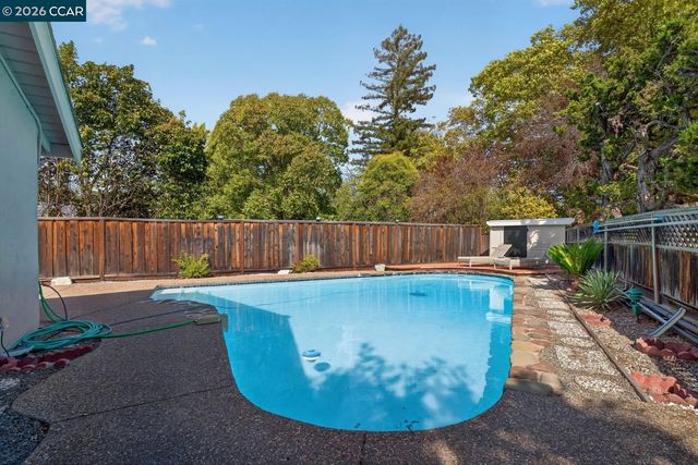 37 Alden Ct, Walnut Creek, CA 94598