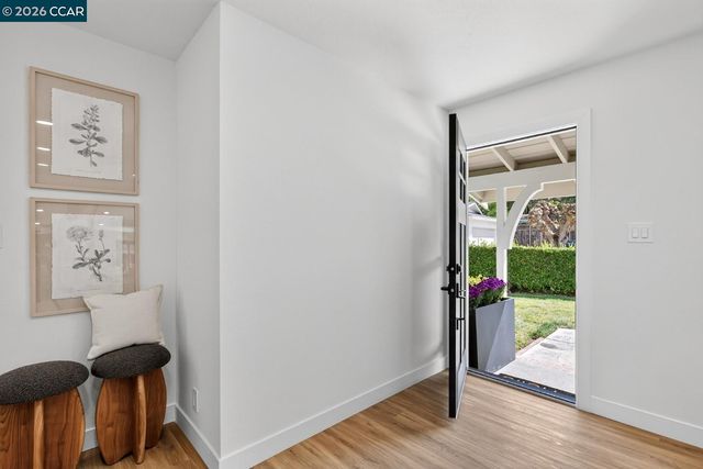 37 Alden Ct, Walnut Creek, CA 94598