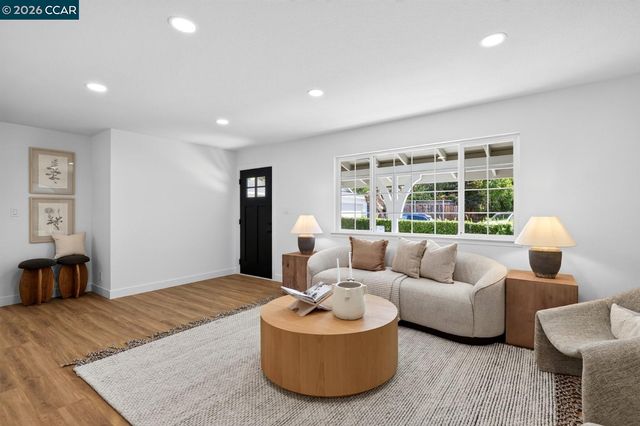 37 Alden Ct, Walnut Creek, CA 94598