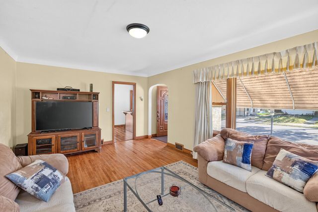 1571 Arlington Avenue E, Saint Paul, MN 55106