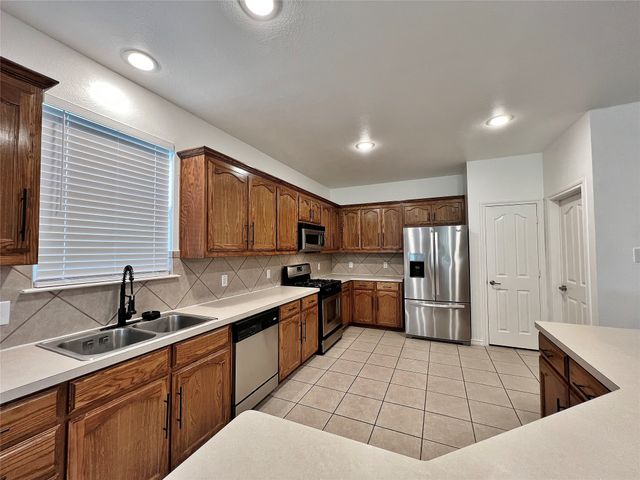 8000 Ranchvale Lane, Arlington, TX 76002