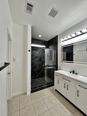 8000 Ranchvale Lane, Arlington, TX 76002