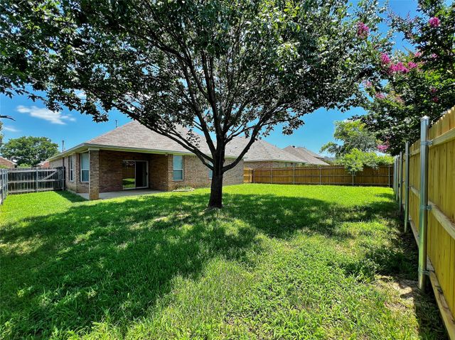 8000 Ranchvale Lane, Arlington, TX 76002