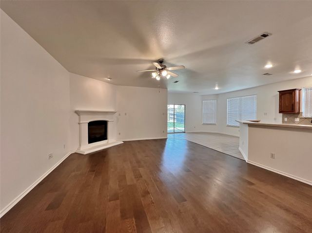 8000 Ranchvale Lane, Arlington, TX 76002