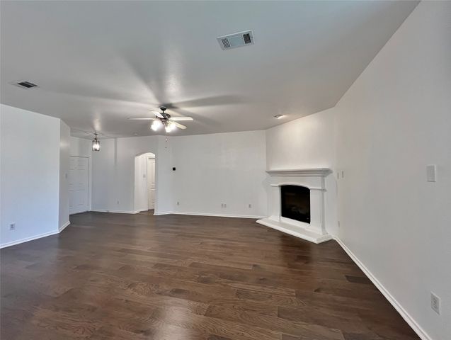 8000 Ranchvale Lane, Arlington, TX 76002