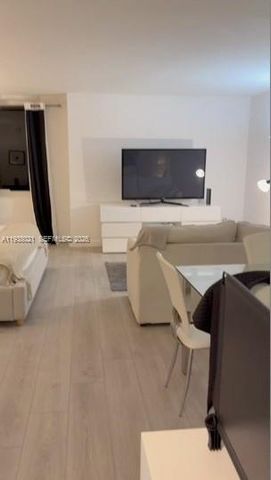 2301 Collins Ave 423, Miami Beach, FL 33139