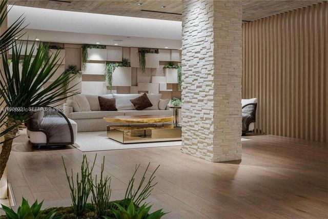 2301 Collins Ave 423, Miami Beach, FL 33139