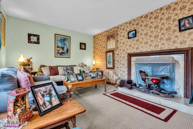 807 Monmouth Road, Cream Ridge, NJ 08514