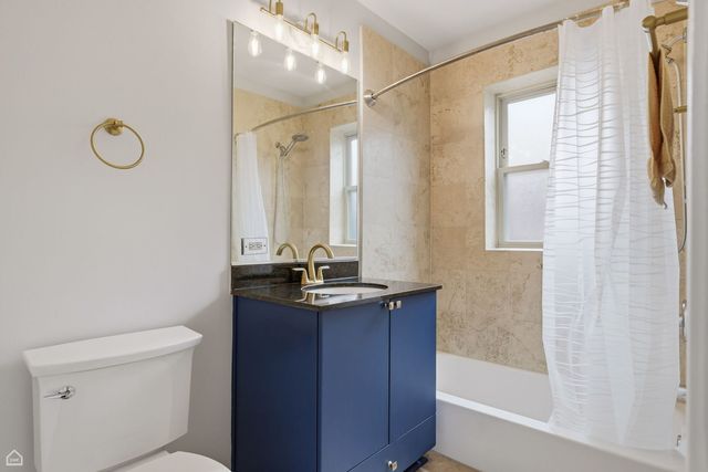 7318 N Honore Street 403, Chicago, IL 60626