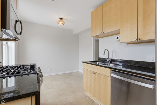 7318 N Honore Street 403, Chicago, IL 60626