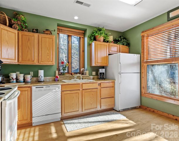 80 Stoney Falls Loop 3-201, Burnsville, NC 28714