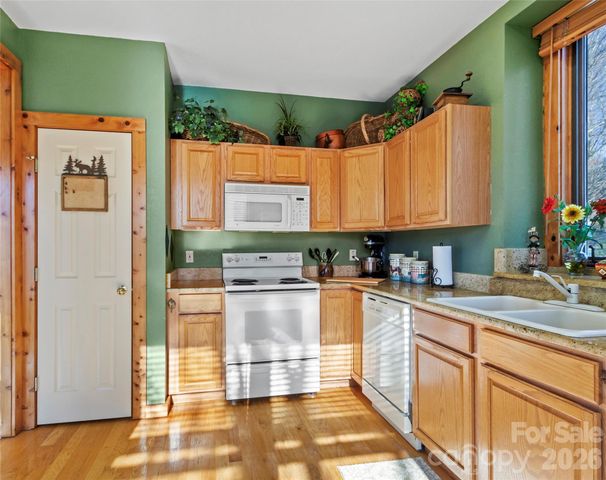 80 Stoney Falls Loop 3-201, Burnsville, NC 28714