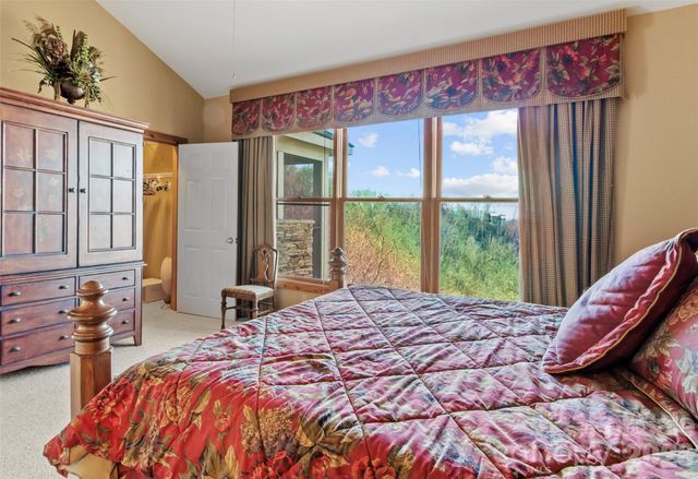 80 Stoney Falls Loop 3-201, Burnsville, NC 28714