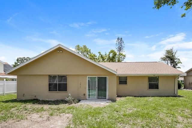 800 Jarmilla LN, Fort Myers, FL 33905