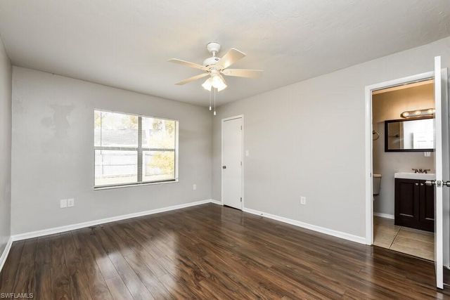 800 Jarmilla LN, Fort Myers, FL 33905