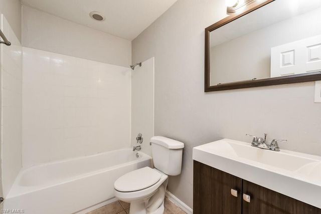 800 Jarmilla LN, Fort Myers, FL 33905