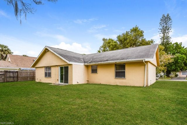 800 Jarmilla LN, Fort Myers, FL 33905