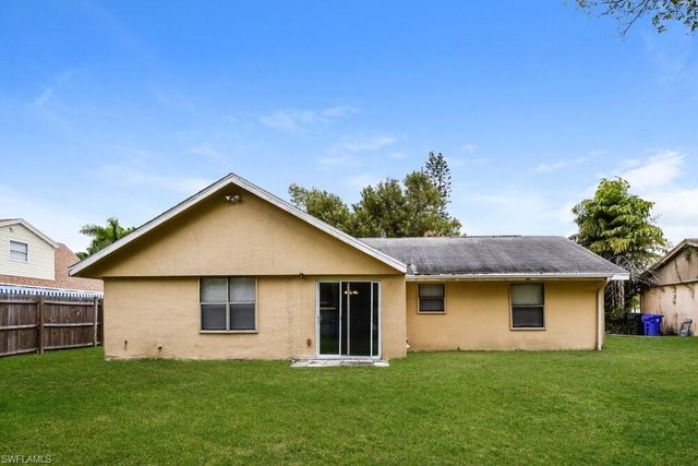 800 Jarmilla LN, Fort Myers, FL 33905