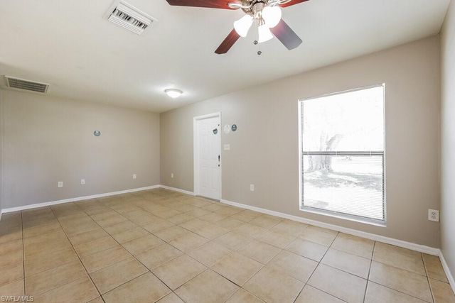 800 Jarmilla LN, Fort Myers, FL 33905