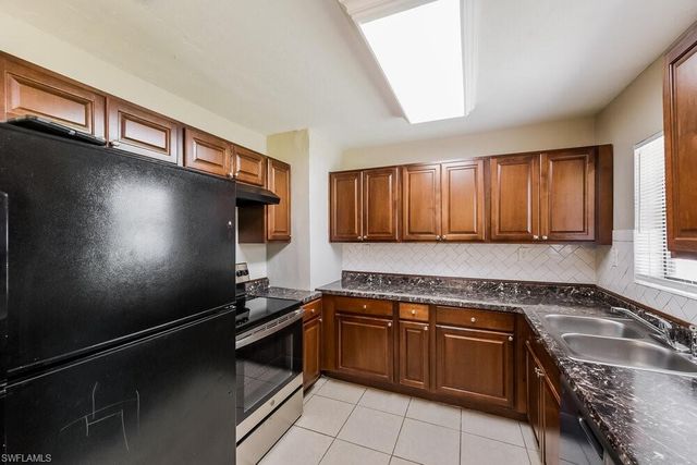 800 Jarmilla LN, Fort Myers, FL 33905