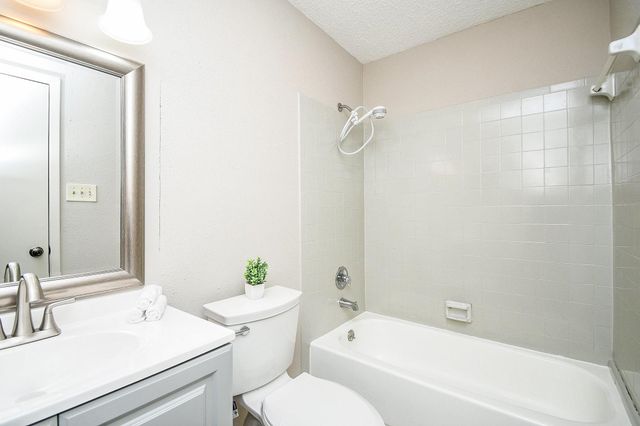 17331 Red Oak Drive 24, Houston, TX 77090
