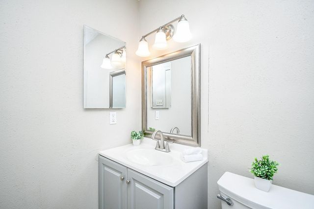 17331 Red Oak Drive 24, Houston, TX 77090