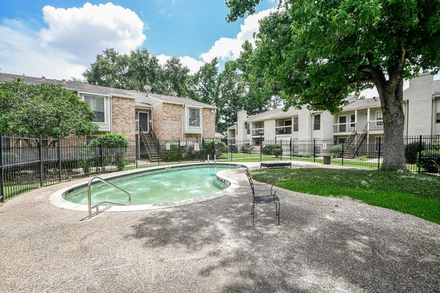 17331 Red Oak Drive 24, Houston, TX 77090