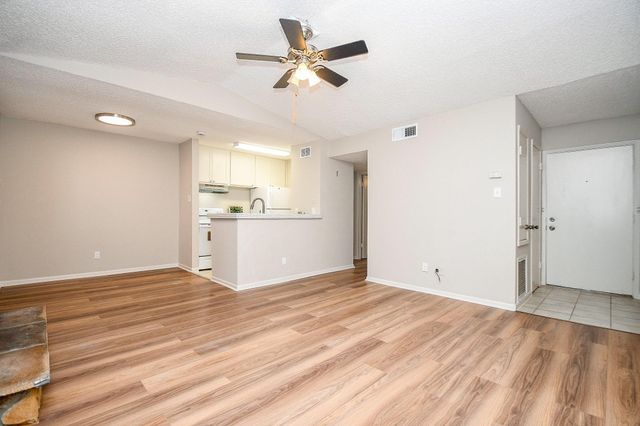 17331 Red Oak Drive 24, Houston, TX 77090