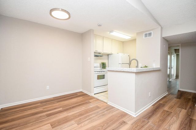 17331 Red Oak Drive 24, Houston, TX 77090