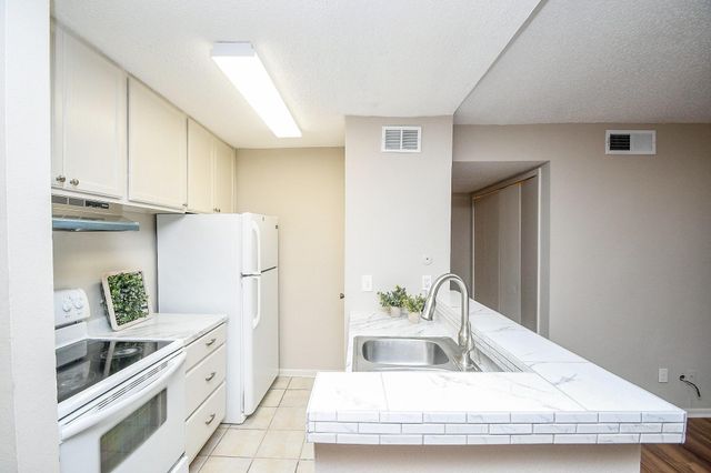 17331 Red Oak Drive 24, Houston, TX 77090