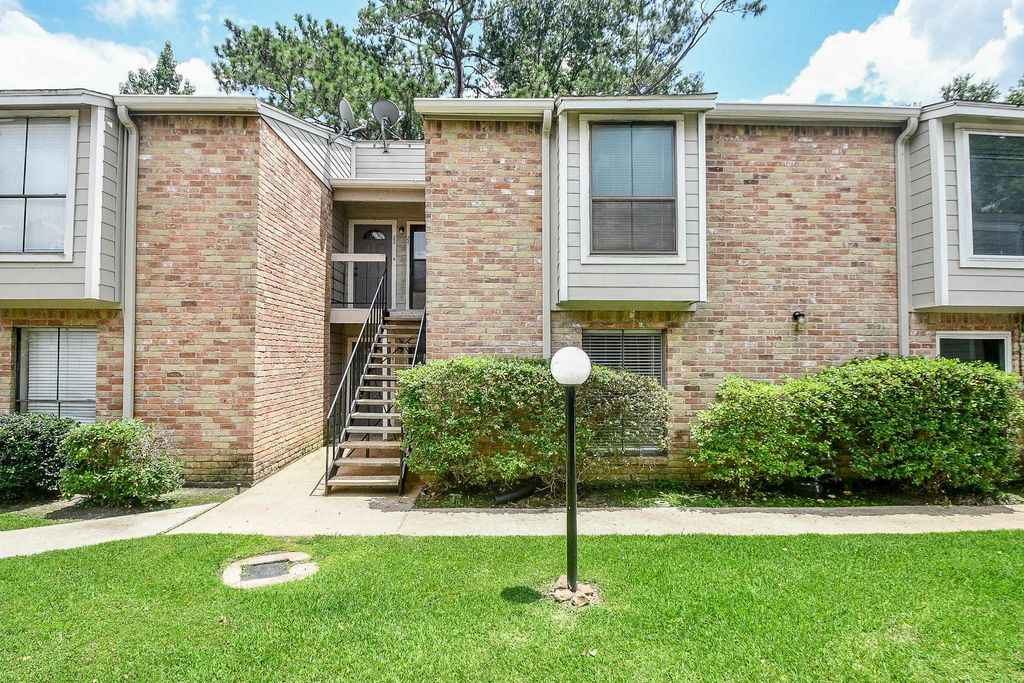 17331 Red Oak Drive 24, Houston, TX 77090