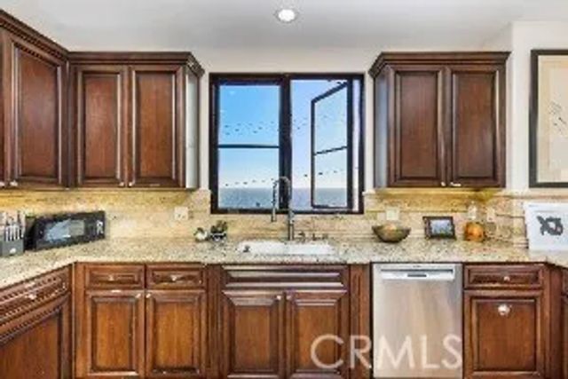 320 33rd, Manhattan Beach, CA 90266