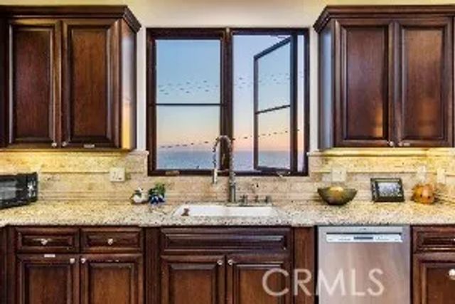 320 33rd, Manhattan Beach, CA 90266