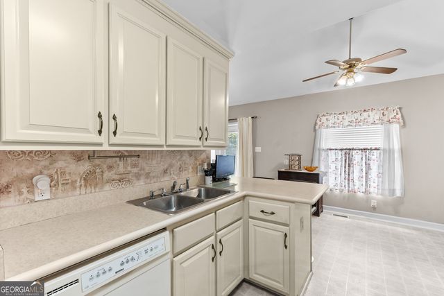 200 Autumn Trace Court, Macon, GA 31210