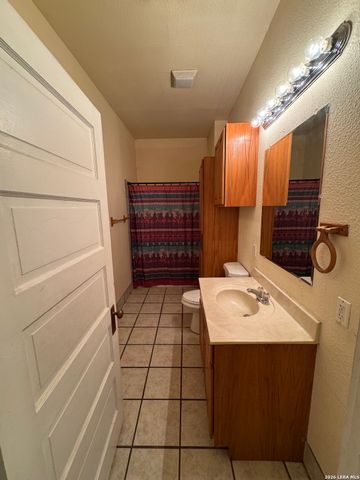 265 County Road 5227, Hondo, TX 78861