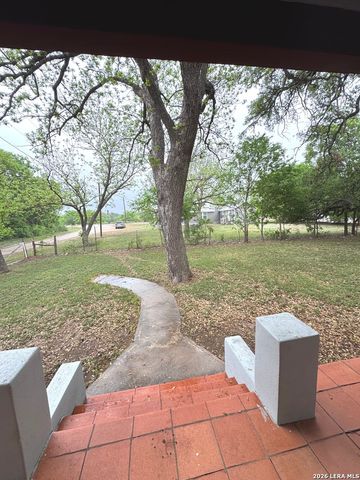 265 County Road 5227, Hondo, TX 78861