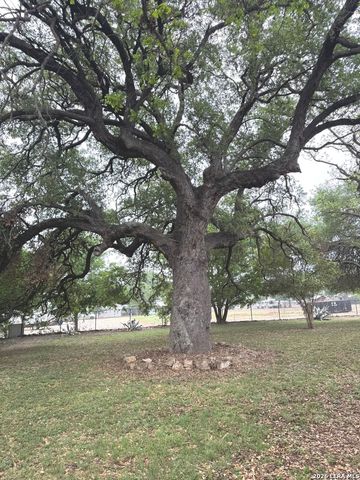 265 County Road 5227, Hondo, TX 78861
