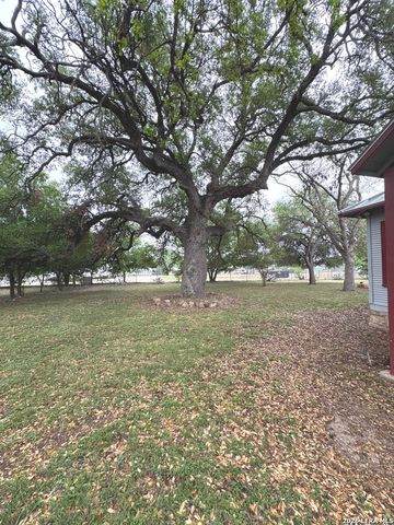 265 County Road 5227, Hondo, TX 78861