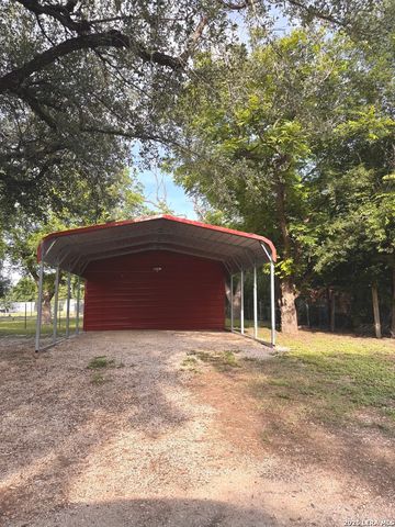265 County Road 5227, Hondo, TX 78861