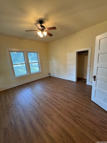 265 County Road 5227, Hondo, TX 78861