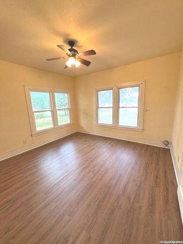 265 County Road 5227, Hondo, TX 78861