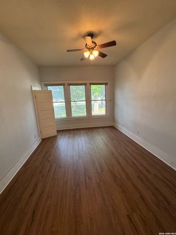 265 County Road 5227, Hondo, TX 78861
