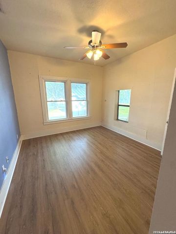 265 County Road 5227, Hondo, TX 78861